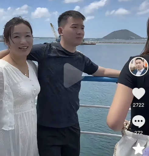 我说谢浩男怎么更新视频了，原来今天是周日啊！一大早就给粉丝们送惊喜，给粉丝们看自