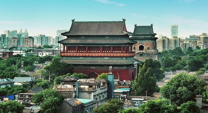 鼓楼定更所用之鼓共二十五面，一面主鼓，二十四面群鼓，现仅存一面主鼓已残破不堪。鼓