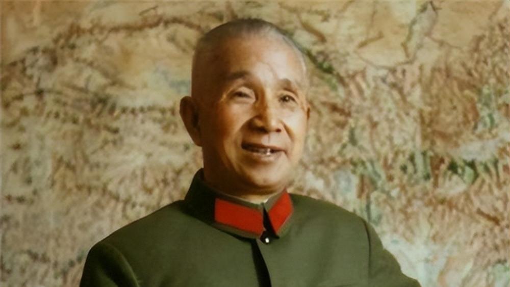 蒋介石火烧怀玉山，粟裕被困无路突围，一老农献计：有绳子就有路