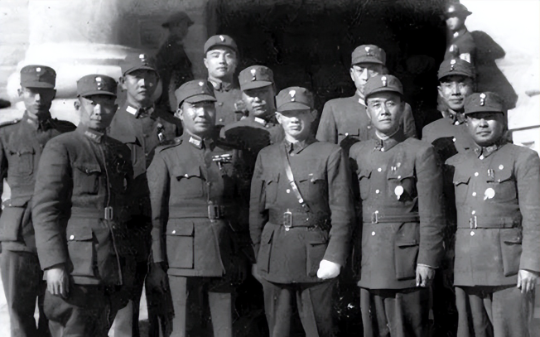 王耀武被活捉前，曾叮嘱家人：可以去香港，但千万不要去台湾！妻儿此后命运如何？