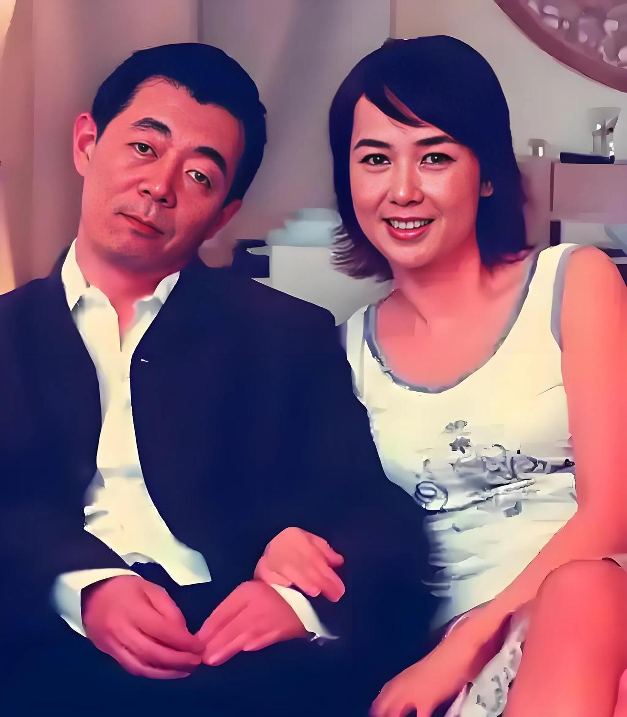 “鲜花插在牛粪上”的女星貌美如花，是嫁给了爱情还是金钱。在娱乐圈，明星的感情生活