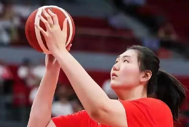张子宇的炸裂天赋在全球女篮，到底是个什么水平？相当于男篮是怎样的存在？
    