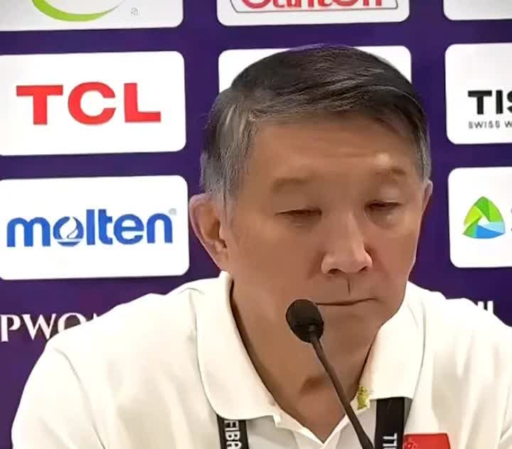 什么事就怕赶巧。赶巧中国女篮亚洲杯失利，赶巧世界大运会中国女篮夺冠，站到了最高领