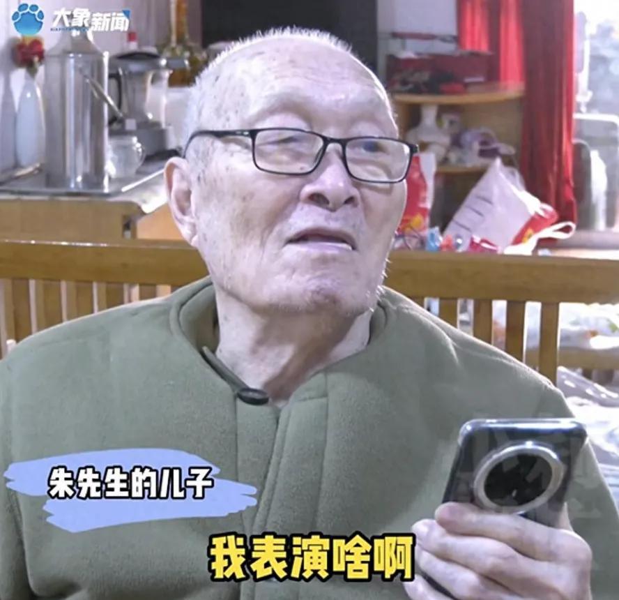 泪目：郑州91岁老人立遗嘱把房留给女儿，怕她活着没尊严！儿子：不反对，但公证需要