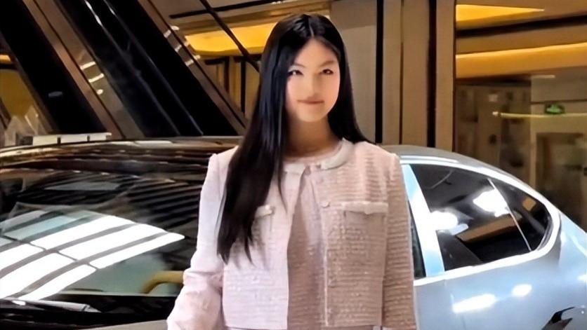 曾被指措辞不当的李湘两婚两离，如今成为富豪身材肥满带女儿躺赢