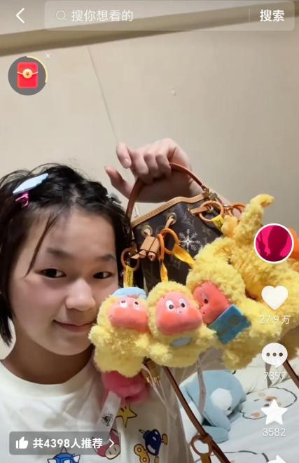 6月15日，全红婵瘦了！



父亲节当天，全红婵分享了与队友们日常训练和生活的