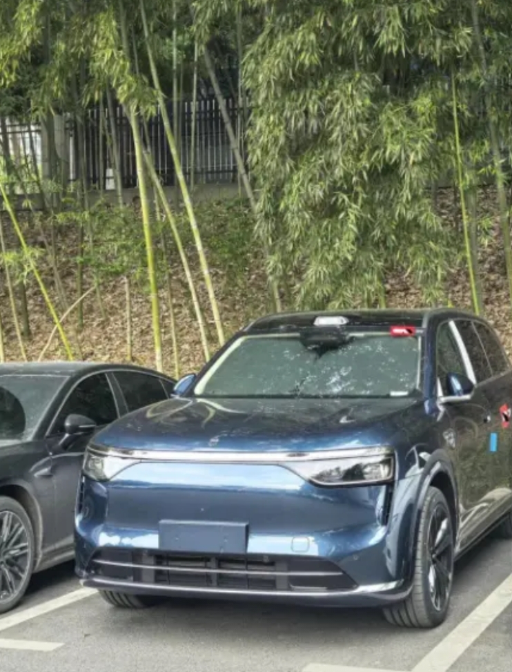 问界M9涨价，问界M8也太贵，只能买奔驰GLC了。

华为又赚大了，因为新款问界