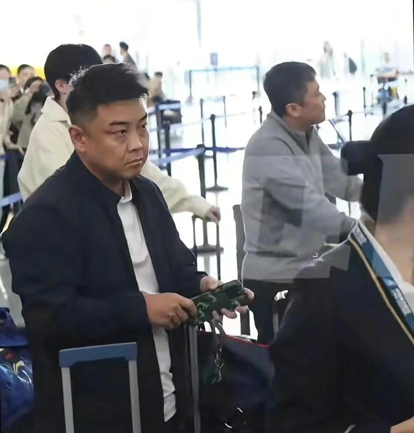王皓这张照片又火了！从北京出发澳门，还没开始上班，王皓就已经气血不足了[我想静静