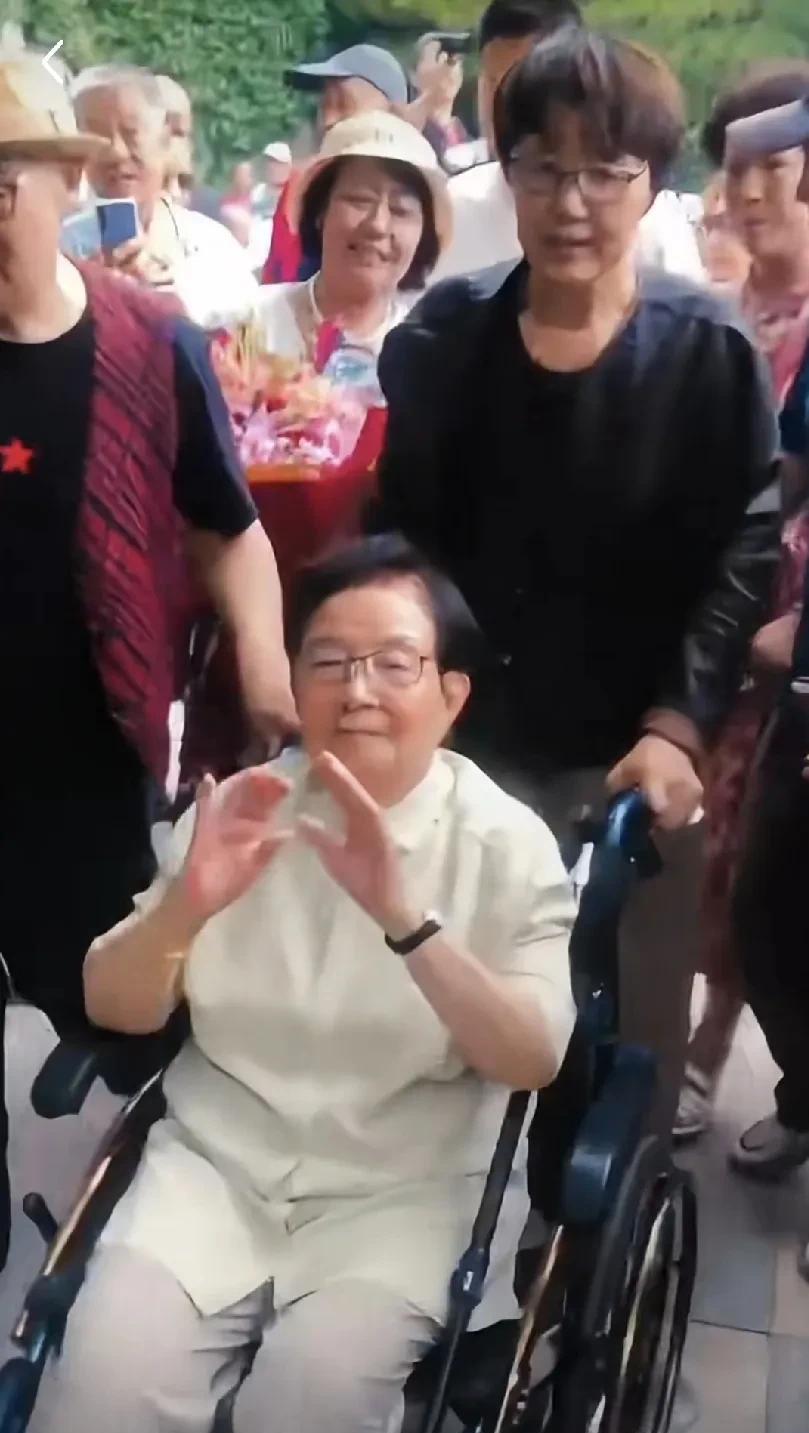 第二届中广联合音乐委员会换届大会于北京召开，音乐界众多大咖纷纷云集于此。谷建芬老