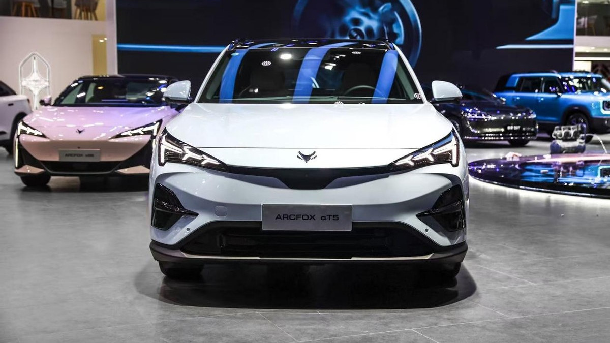 极狐新阿尔法 T5、深蓝 S05、零跑 C10，谁是成都车展最“家”选择？