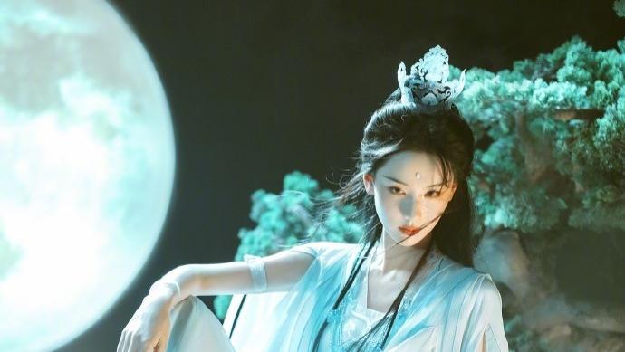 天！我看见仙女了！陈都灵踏月而来上演“仙子下凡”