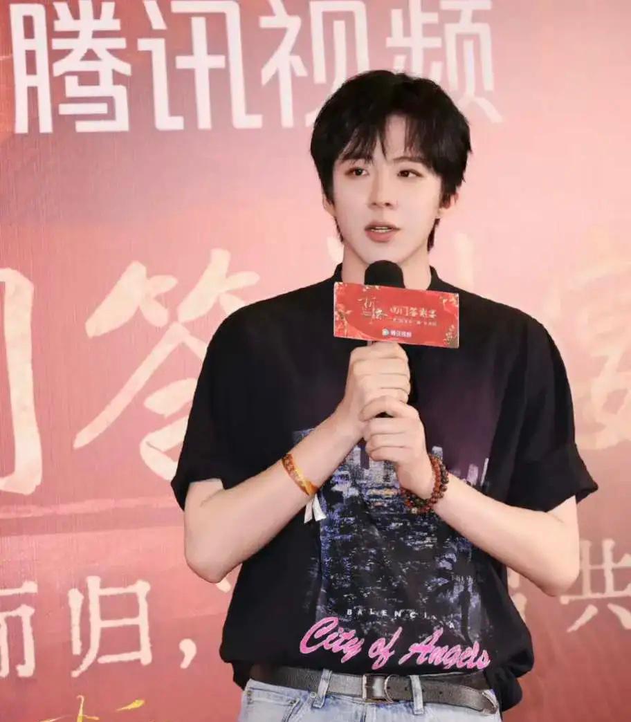 《折腰》庆功宴第二波高清图杀疯了！宋祖儿和刘宇宁居然在剧中那枚断簪与箭簇交织的定