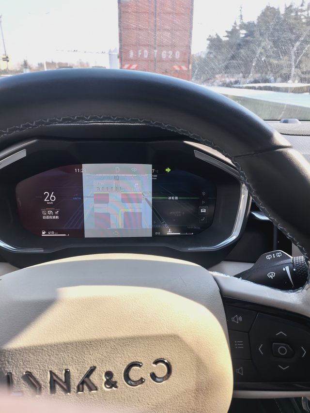 发动机故障灯亮，车辆抖动的不行，屏幕行驶中突然黑屏，然后亮了之后就花了，最主要的