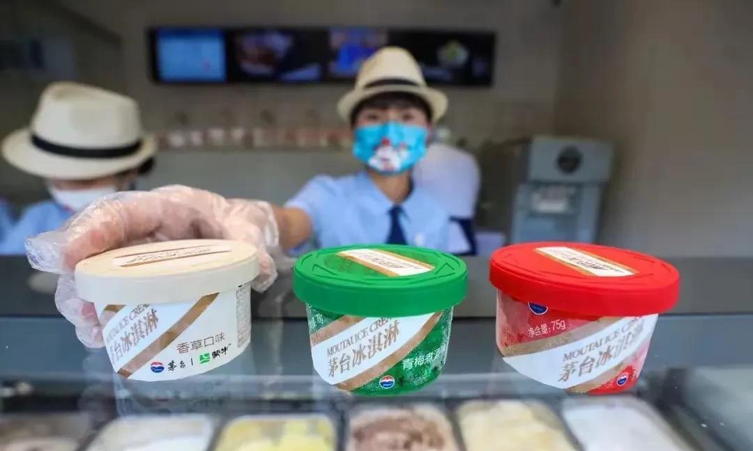 茅台冰淇淋凉了，这结局毫不意外，从诞生起它就注定扑街。茅台想借冰淇淋敲开年轻人市