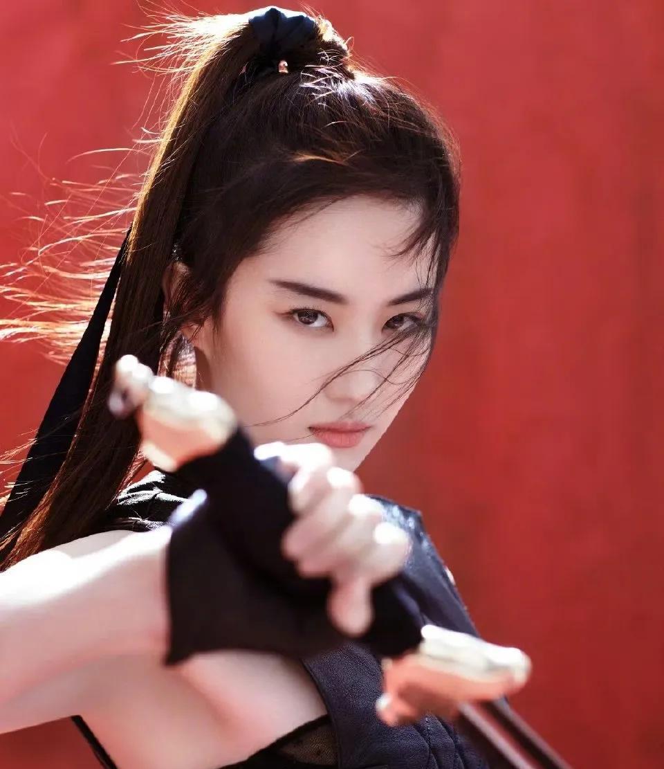 杂志上拍过高马尾发带侠女是不是就这三位