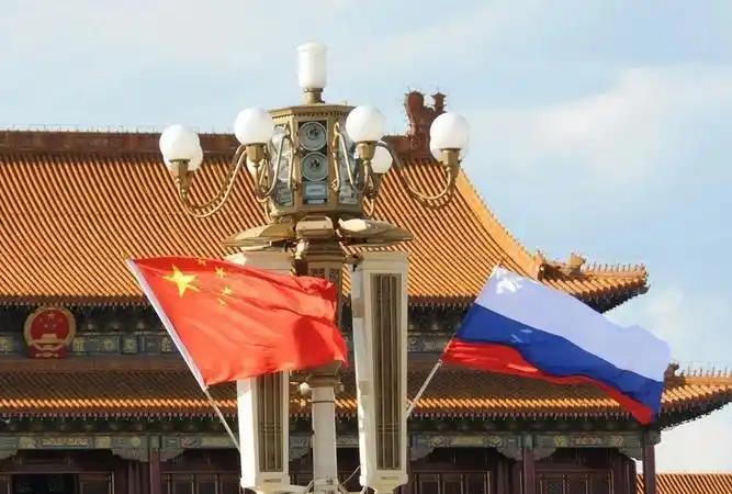 普京给了俄罗斯，三百年来最大的觉醒！有专家说，普京才是真正明事理的人，因为在他的
