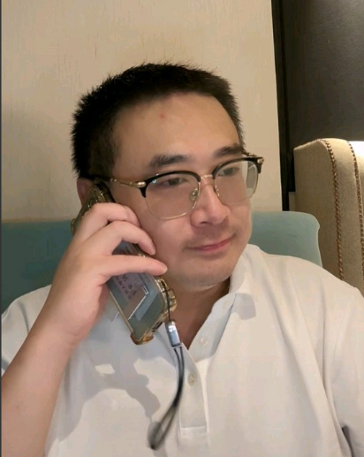 云昊今天终于说出了52拖延的真正原因，真是太令人气愤了！
云昊今天晚上直播，
兄