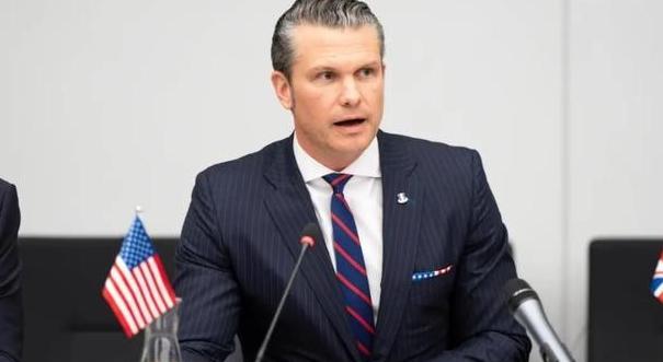 美国防长的话炸了锅：中美要是开打，20 分钟内，他们的航母全得沉！还撂下一句句大