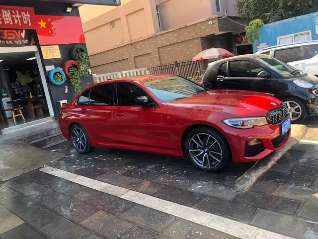 无论任何人或物
首先选择自己喜欢的
20年的宝马3系，想要红色，找了很长时间，都