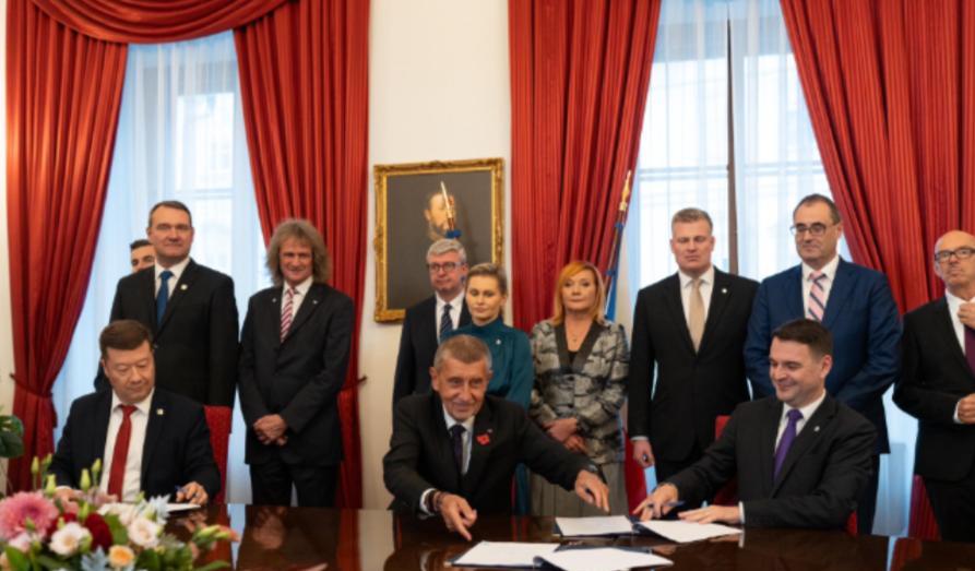 捷克大选一出结果全欧洲都傻了眼，之前还哐哐给乌克兰送炮弹的“援乌老大哥”一夜之间