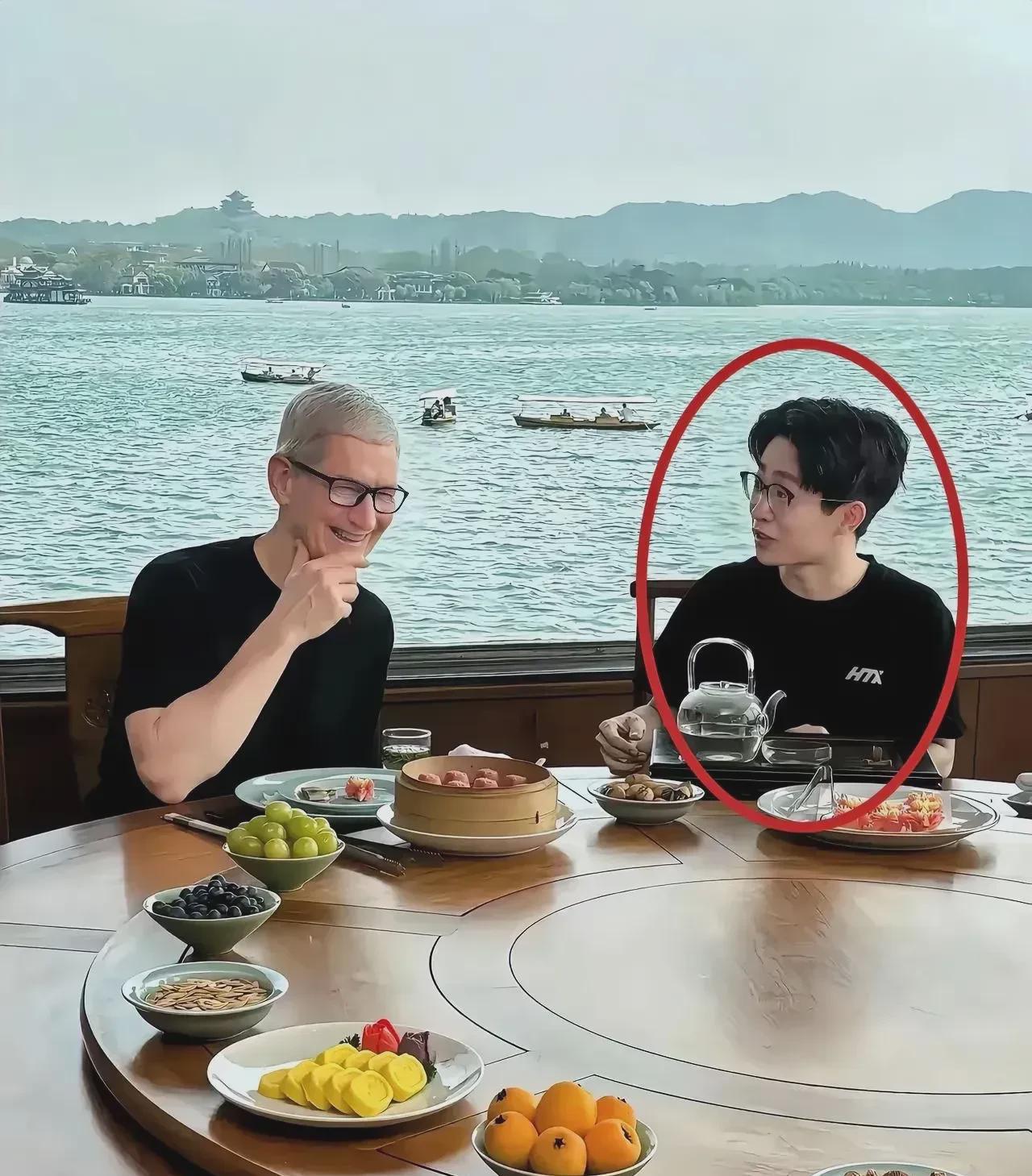 何世杰是何许人也？

竟获苹果CEO库克亲自登门拜访！

原来，这位来自