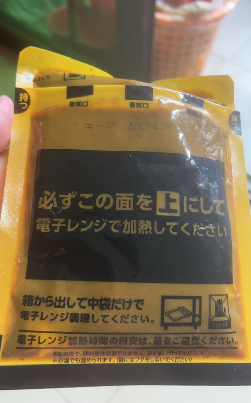 香港的餐馆竟然不提供纸巾？
 大写的“服”字，不主动提供纸巾也罢，点纸巾竟然没有