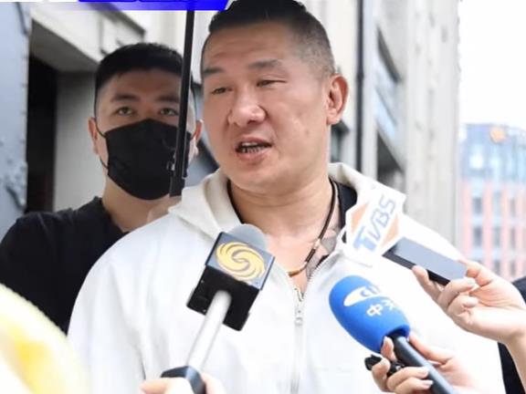 馆长健身房昨天被砸？假消息！

昨天有粉丝转了一则视频给我，内容是“对馆长直