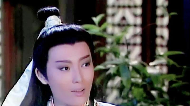 上世纪80、90年代，《雾锁南洋》《人在旅途》《莲花争霸》等新加坡电视剧风靡中国