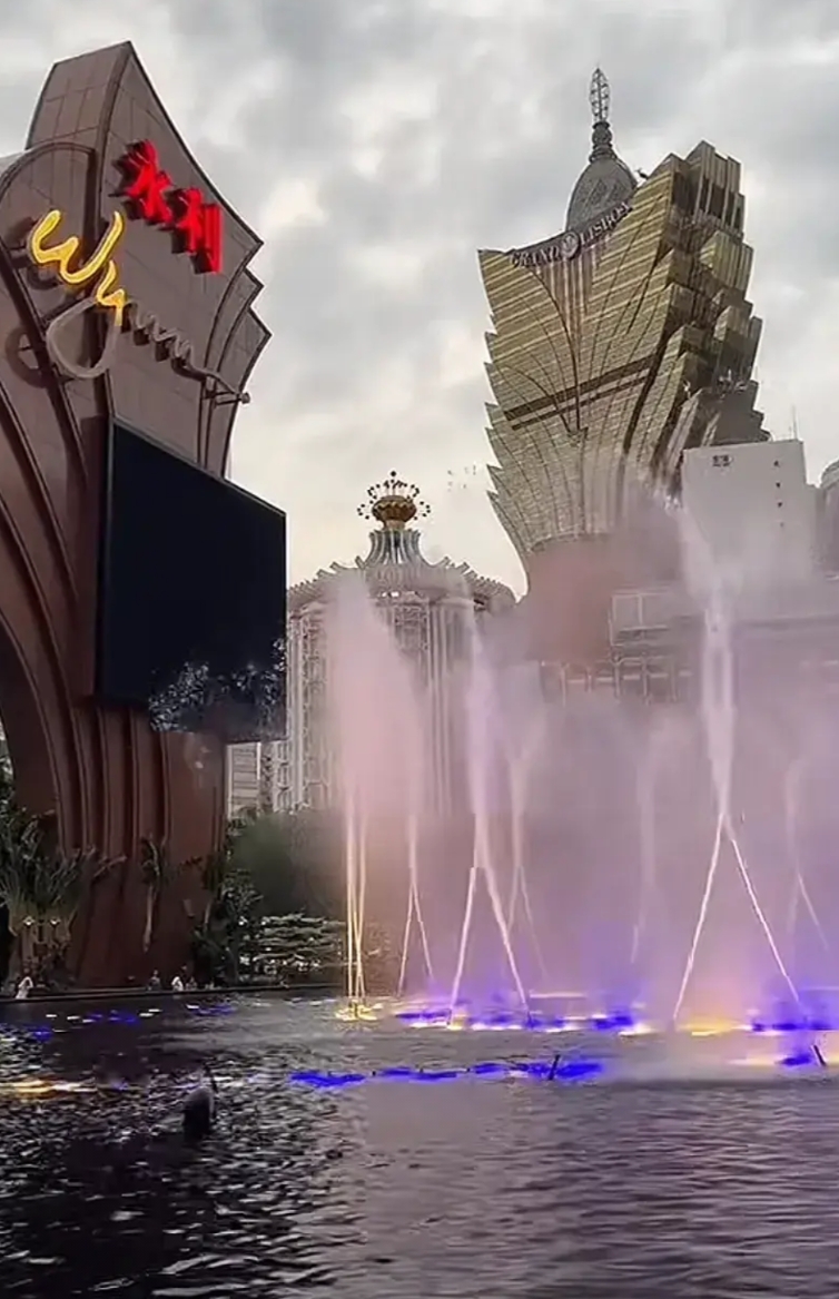 输掉10个亿的明星，到底是谁呀？3月10日网传的沸沸扬扬的大事件，有一名超一线的