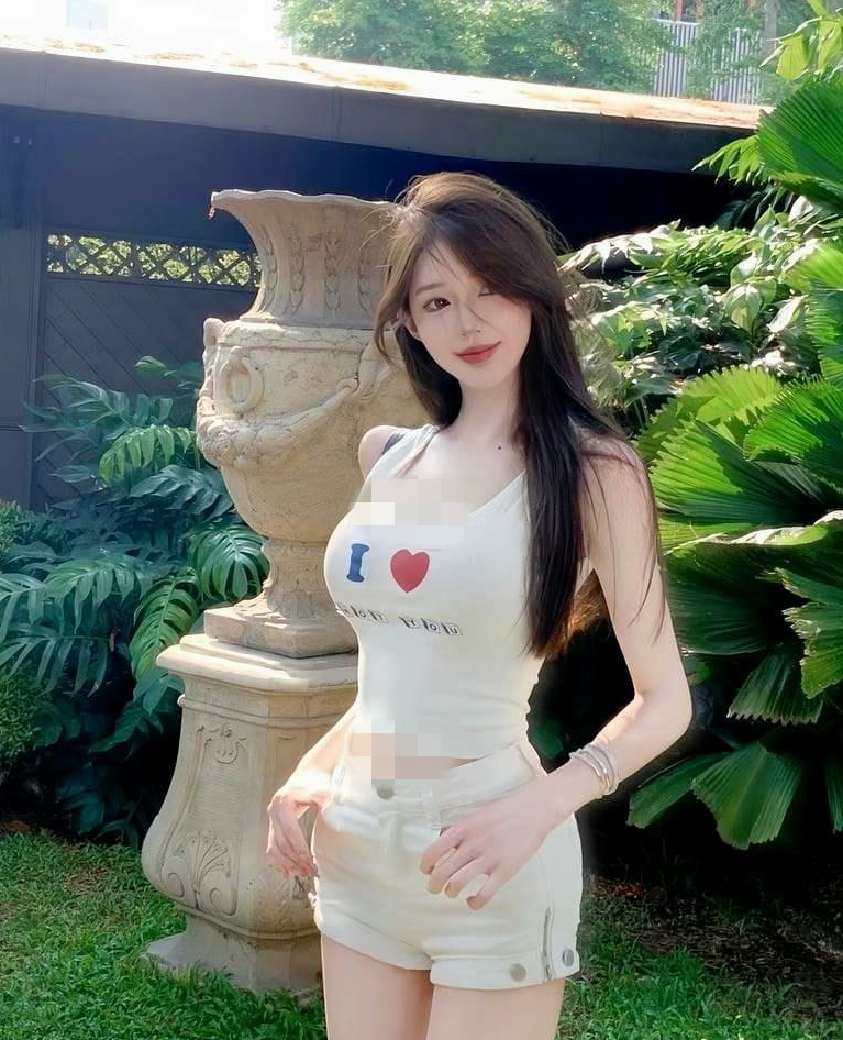妻子去疗养，女同事搭我车夜游江边。