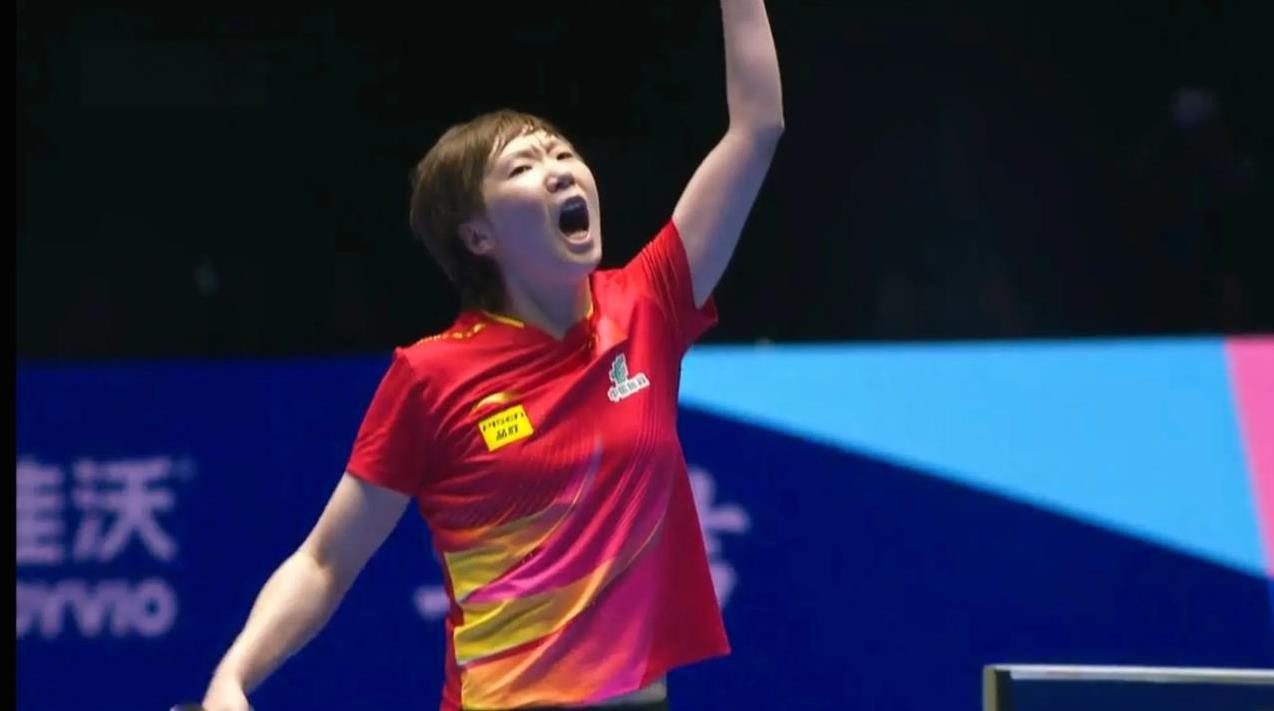 王曼昱4-0晋级女单8强！
2025多哈世乒赛女单1/8决赛：王曼昱VS斯佐科斯
