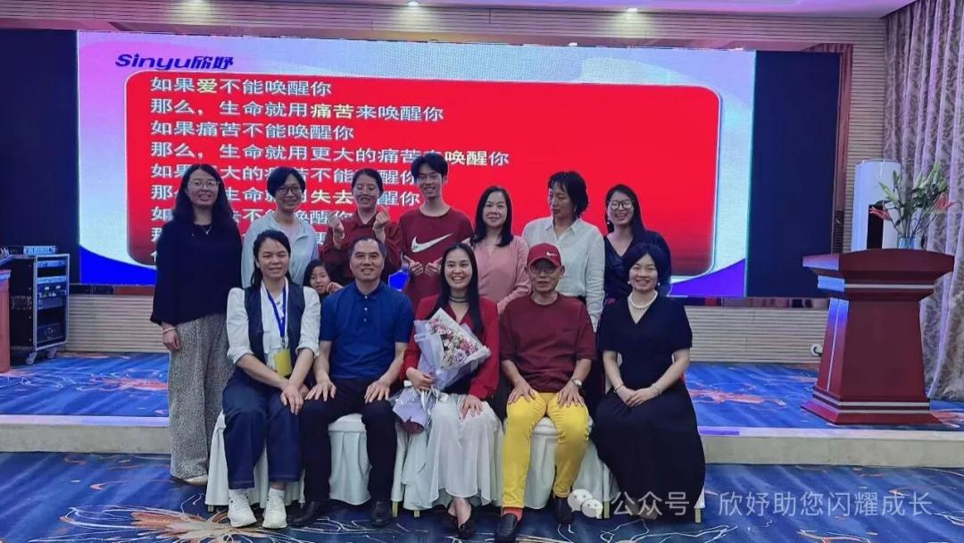 卢欣妤：狂晒豪车、工资的人，其实在怕什么？亦舒这句话戳破真相