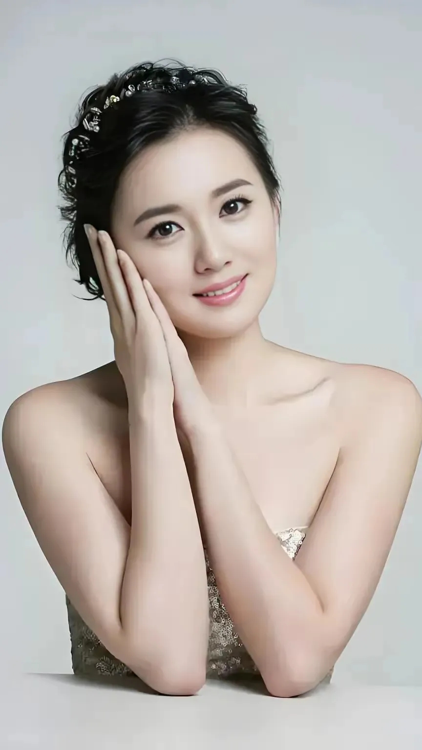 江铠同，1989年10月24日出生于山东青岛，中国内地女演员，毕业于中央戏剧学院