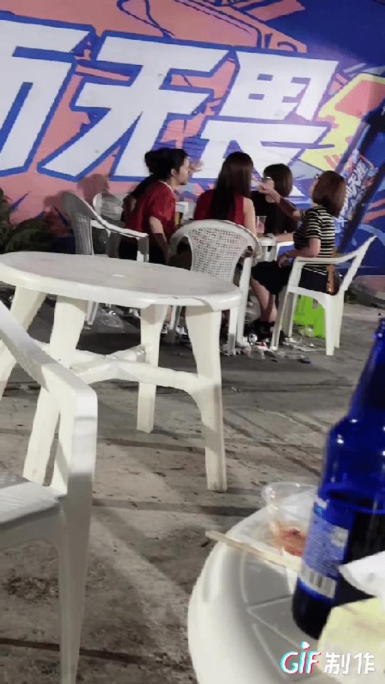 “一群女人硬劝一个女人离婚”十对离婚的女人里，有七对都是被身边闺蜜弄散的，这桌女