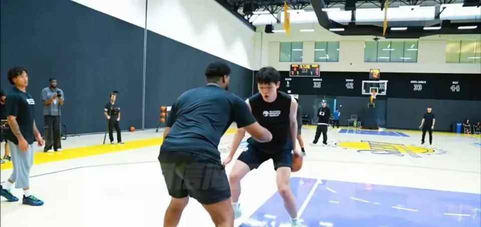NBA训练师：杨瀚森目前最重要的不是选秀顺位，而是去一支合适的球队
近日NBA训