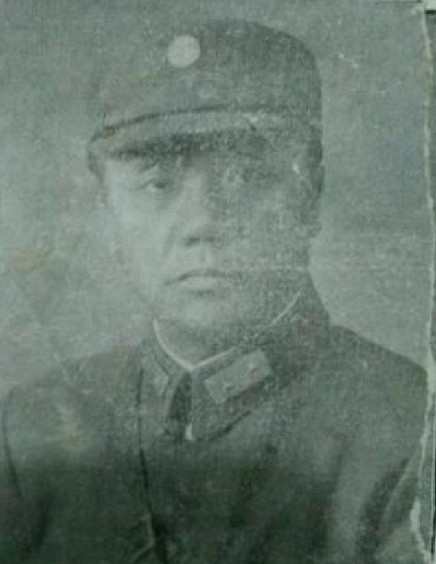 1948年7月，国民党中将霍守义，在兖州即将解放之际，换上普通士兵服，带着老婆仓