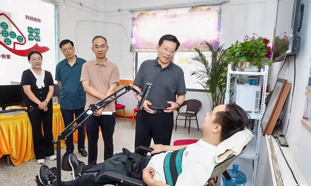 #高看徐州# 9月6日，沛县县委书记丁广州到张寨镇、张庄镇调研党建引领基层治理工