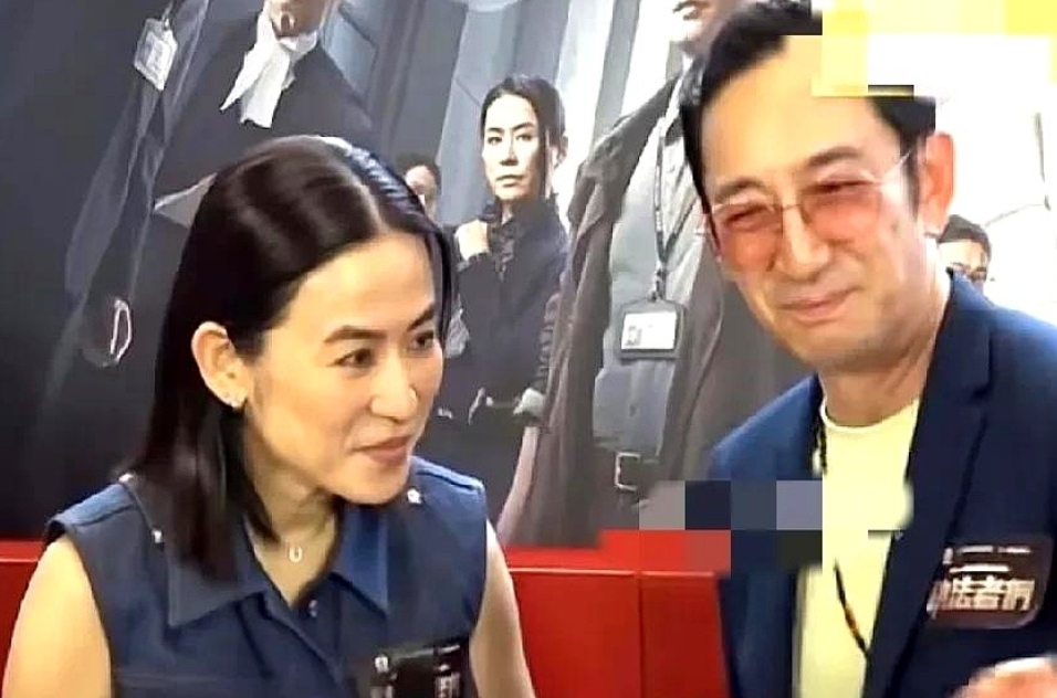 记者问吴启华：“最近有人拍到你在赌场玩输了42亿，是真的吗？”吴启华：“很多年前