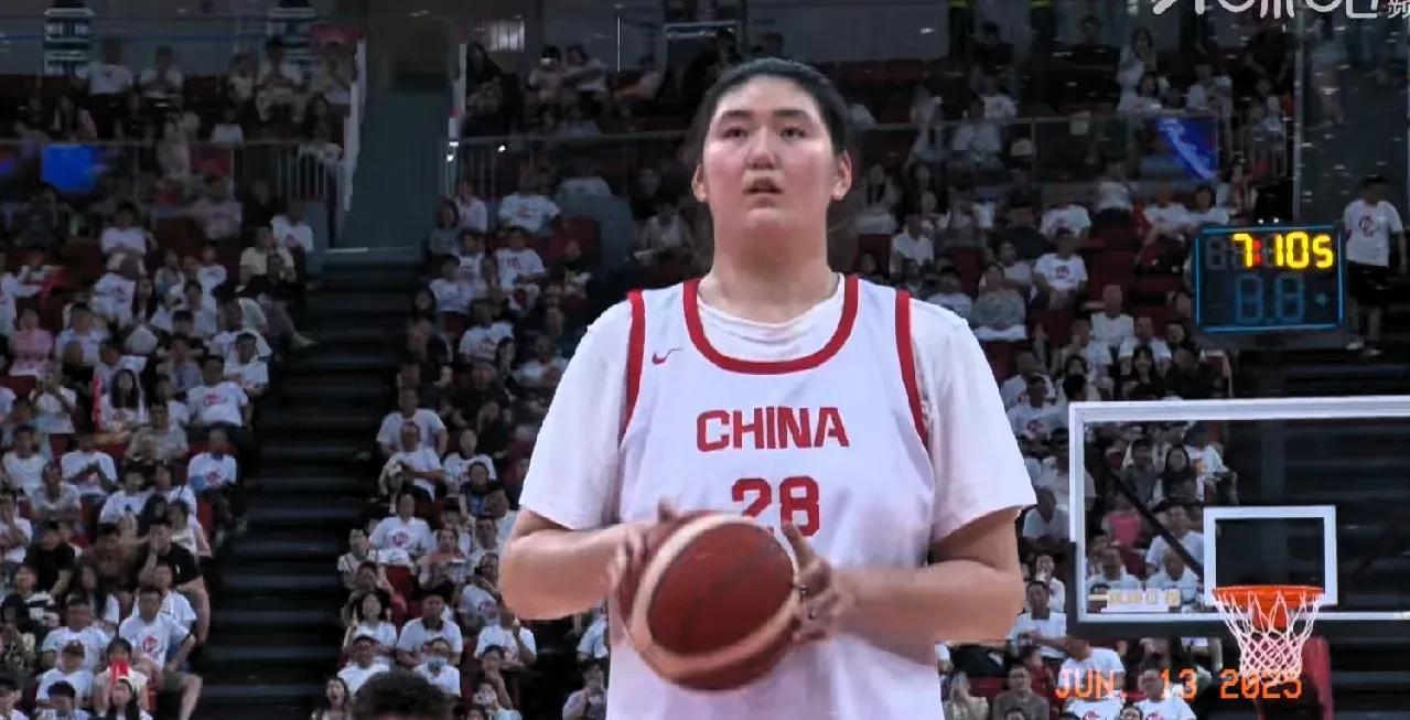 依旧高效无敌，张子宇首秀18分7篮板，中国女篮98：55大胜波黑
今天张子宇共上