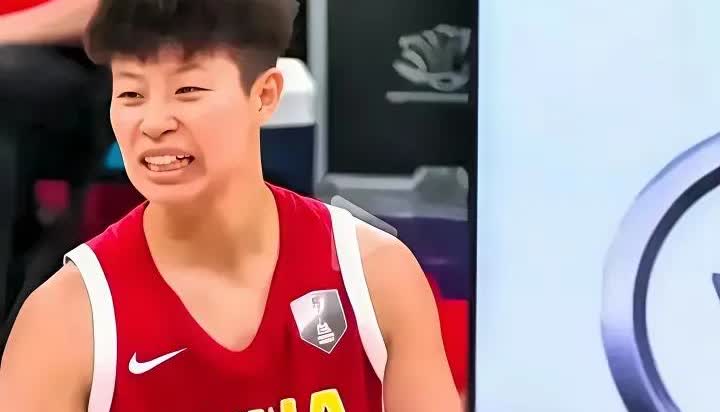 宫鲁鸣重用李缘，实际上是害了李缘，害了球队！李缘状态低迷，宫鲁鸣却坚持让她首发，