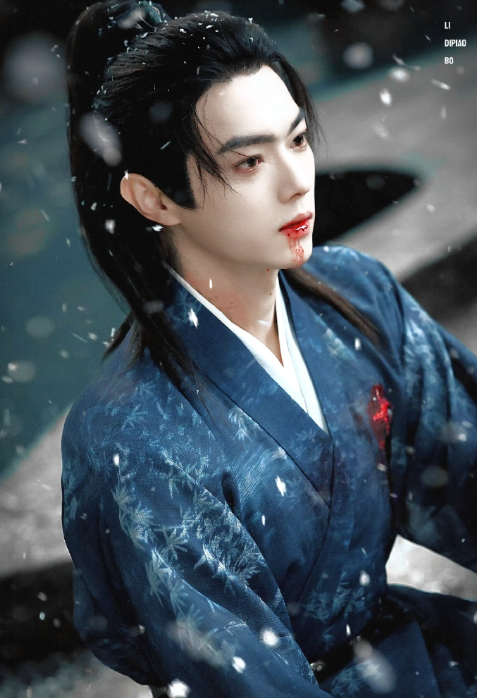 子夜归里的许凯soso很像建模，美的纯度太高了。梅逐雨最后一集这个哭戏美的不像真