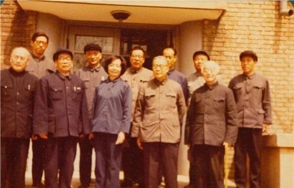 1979年4月，叶嘉莹在南开大学和同事们的合影#新锐创作者成长计划#