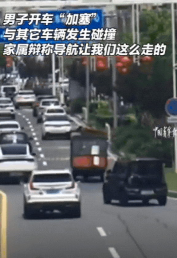 “这女人火了！”江苏，男子开车变道，连变2道撞上直行车！却不承认自己有错，交警来
