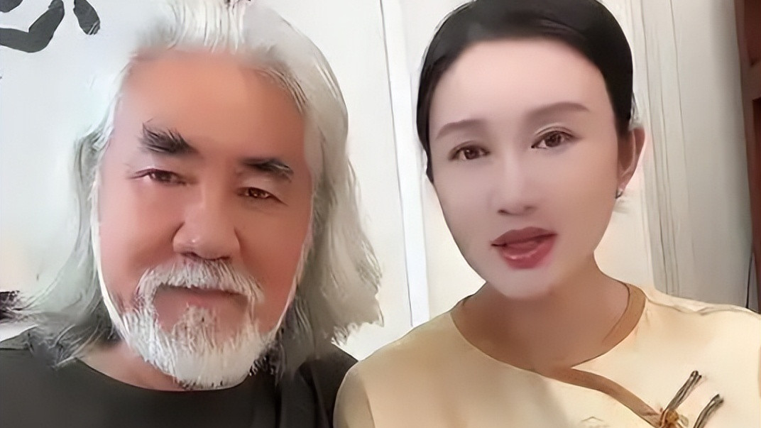 73岁张纪中好懂浪漫！变着花样送老婆钻戒，43岁杜星霖满脸幸福