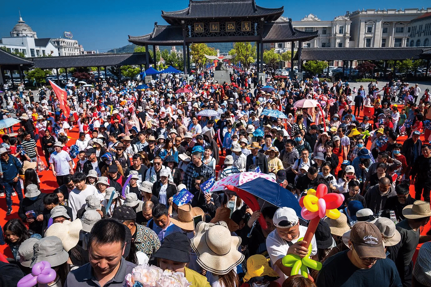 又到五一人从众
