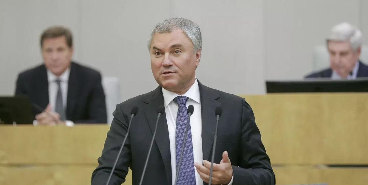 【俄议长沃洛金要求禁止在国外购买军装】
莫斯科时间2025年7月21日，国家杜马