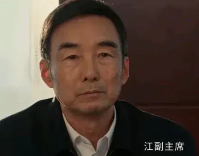 《以法之名》洪亮的岳父江旭东就是最大的保护伞，那么他是怎样被拉下水的呢？

江旭