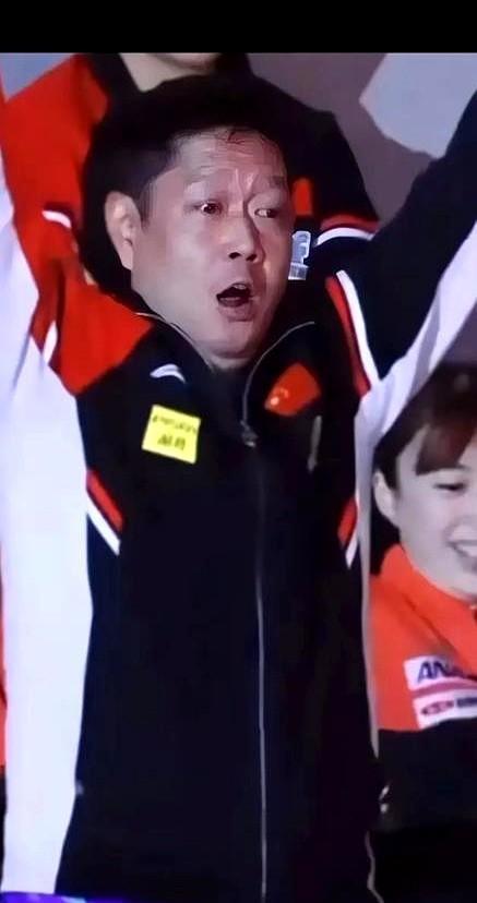 19个冠军，他却被骂到不敢上网。
不懂这套路，你可能也会被人当枪使。
邱贻可，就