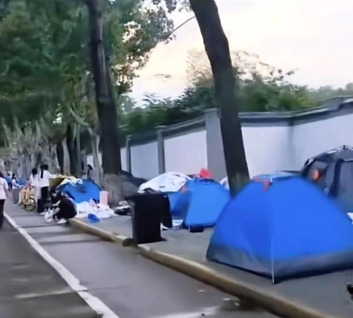 国庆期间出现了帐文化，掀起帐篷露营潮
忽然发现，现在大家出去玩旅游，越来越多的年