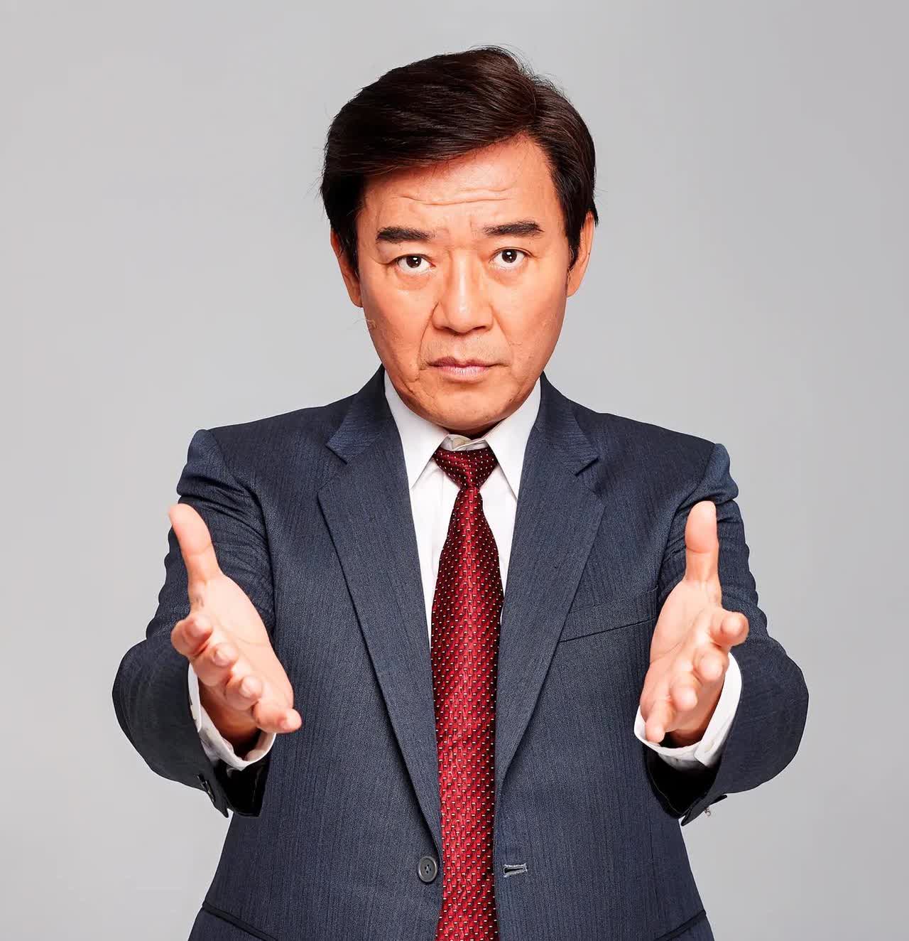 演员李立群的家庭关系主要如下：
一、父母：父亲李西毅，曾毕业于黄埔军校，参加过